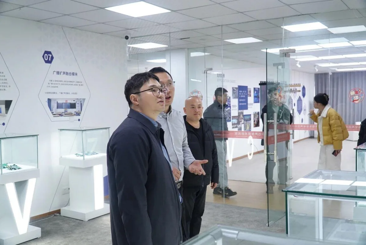 深耕AI+教育 | 市工信局到访中协智能做专题调研